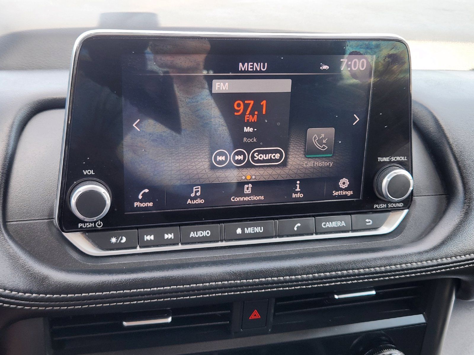 Used 2024 Nissan Rogue SV FWD image 17