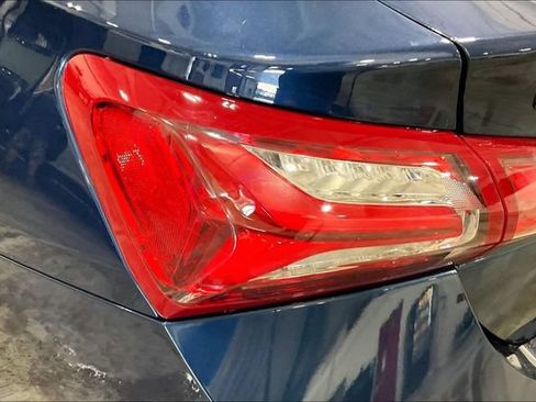 Used 2021 Chevrolet Malibu LT FWD image 30