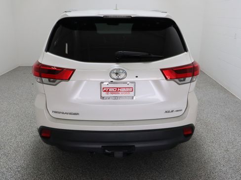 Used 2017 Toyota Highlander XLE AWD/4WD image 8
