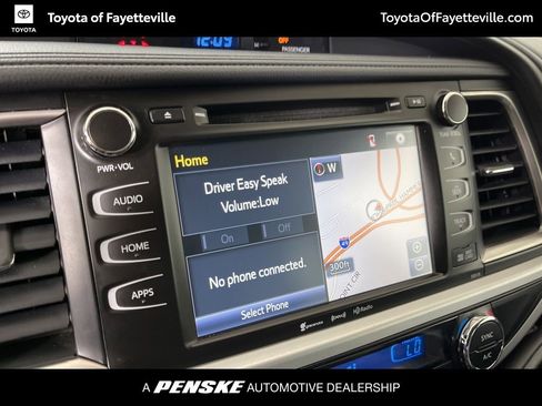 Used 2017 Toyota Highlander SE image 32