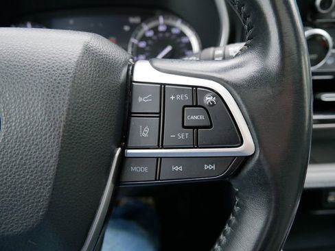 Used 2022 Toyota Highlander XLE AWD/4WD image 26