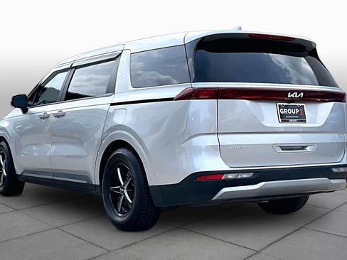 Used 2023 Kia Carnival LX image 12