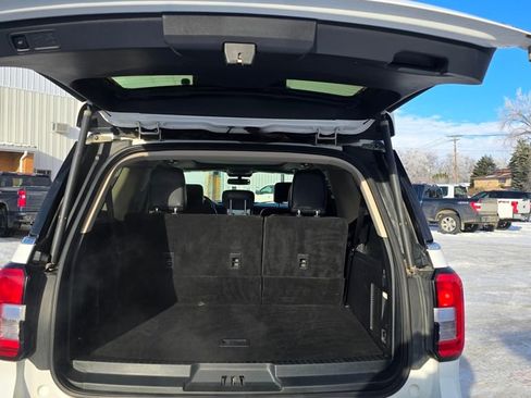 Used 2023 Ford Expedition Max XLT image 9