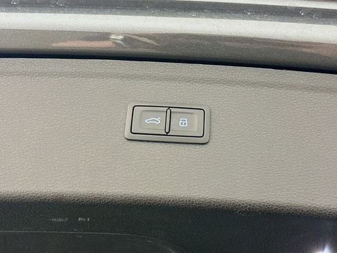 Used 2025 Audi Q5 2.0T Premium image 32