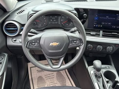 Used 2024 Chevrolet Trax LS w/ LS Convenience Package FWD image 15