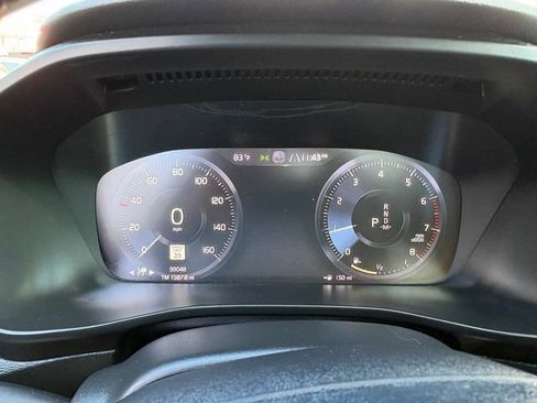 Used 2020 Volvo XC40 T4 R-Design image 27