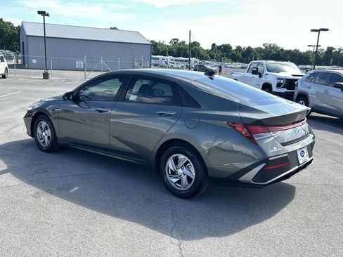 Used 2024 Hyundai Elantra SE FWD image 6