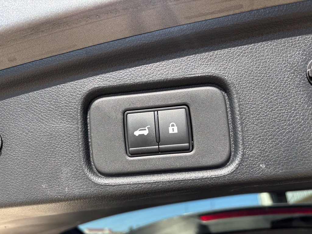 Used 2025 Nissan Pathfinder SV AWD/4WD image 31