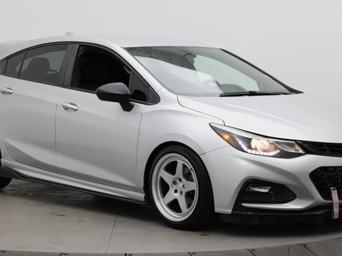 Used 2018 Chevrolet Cruze LT w/ Redline Edition FWD image 3