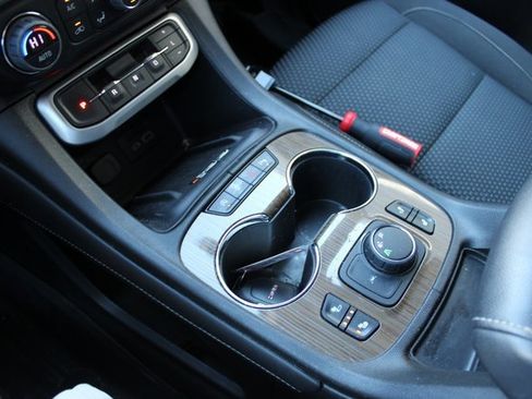 Used 2023 GMC Acadia SLE w/ Driver Convenience Package image 28