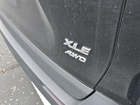 Certified 2021 Toyota RAV4 XLE w/ Convenience Package AWD/4WD image 9