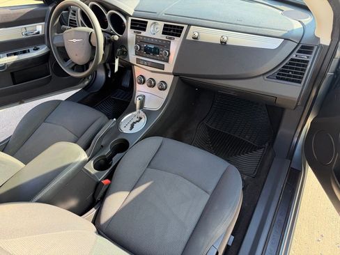 Used 2010 Chrysler Sebring Touring FWD image 8