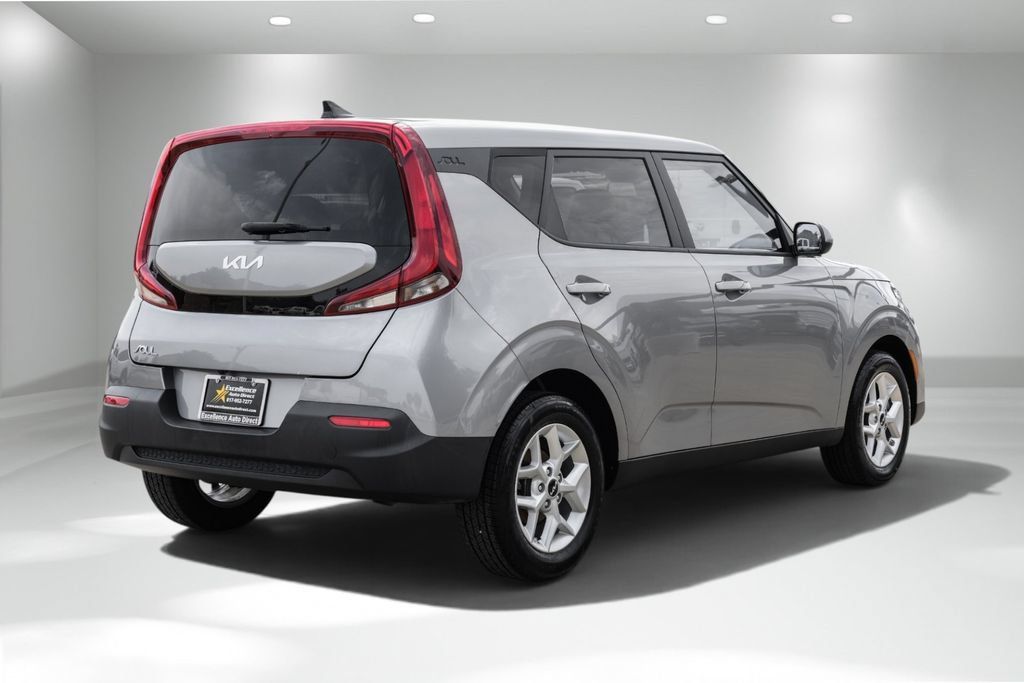 Used 2022 Kia Soul LX w/ Technology Package FWD image 8