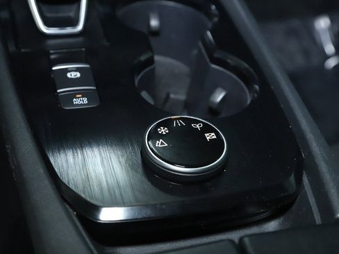 Used 2024 Nissan Rogue S image 28