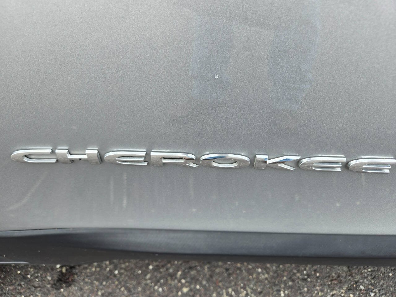 Used 2015 Jeep Cherokee Limited w/ Technology Group AWD/4WD image 12