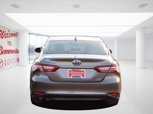 Used 2020 Toyota Camry XLE w/ Sunroof Package image 6