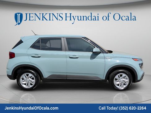 New 2026 Hyundai Venue SE FWD image 2