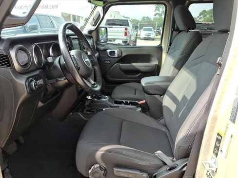 Used 2022 Jeep Gladiator Sport AWD/4WD image 19