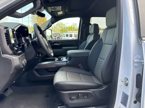 Used 2026 Chevrolet Silverado 2500 ZR2 AWD/4WD image 17