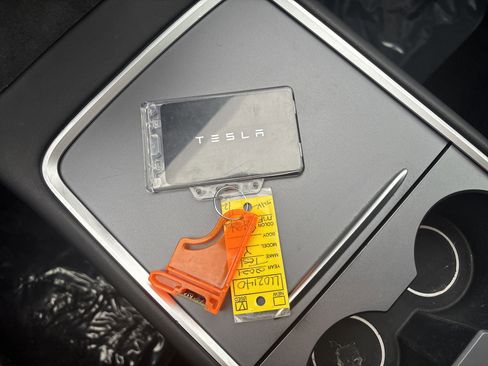 Used 2021 Tesla Model Y 2WD image 30