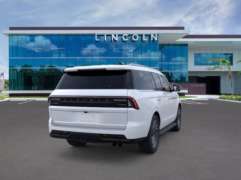 New 2026 Lincoln Navigator Premiere AWD/4WD image 8