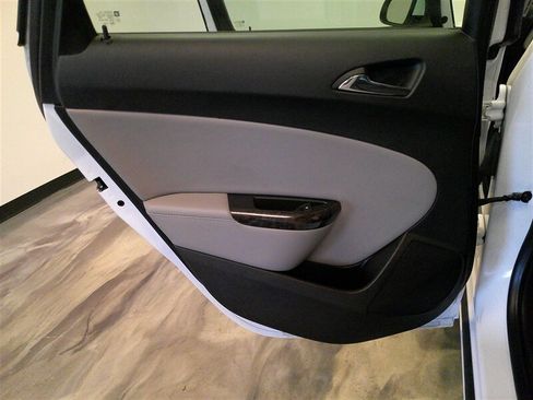 Used 2015 Buick Verano Base image 33