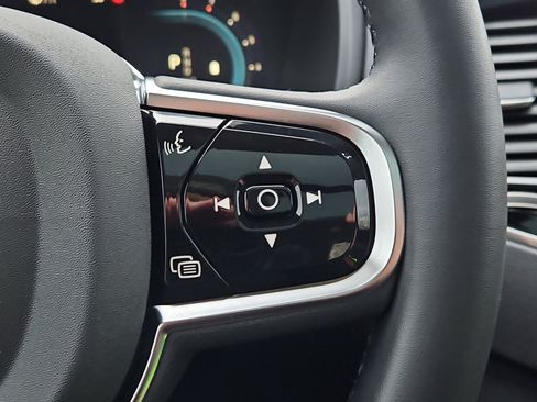 Used 2024 Volvo XC90 B5 Plus image 21