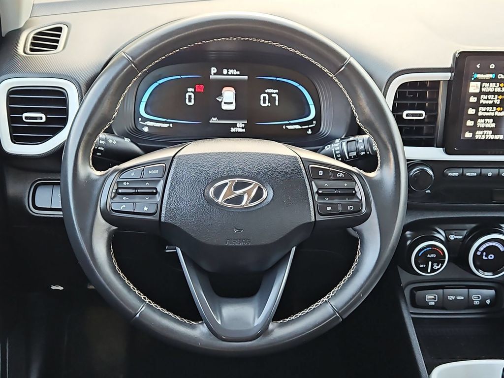 Used 2025 Hyundai Venue Limited FWD image 23