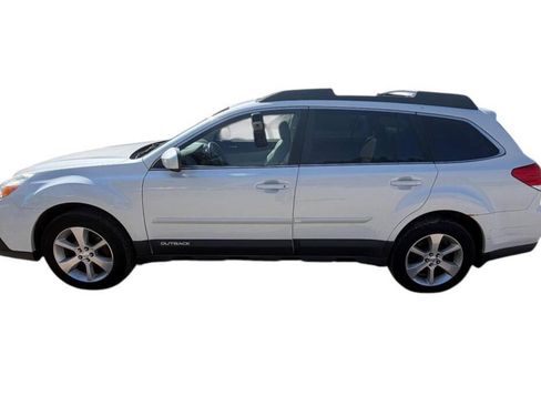Used 2013 Subaru Outback 2.5i Limited w/ Moonroof Pkg AWD/4WD image 2
