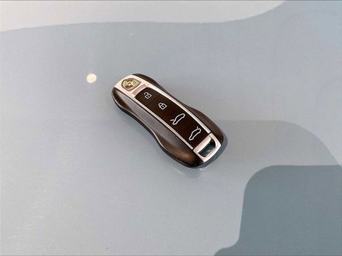 Used 2023 Porsche Taycan 4S image 33