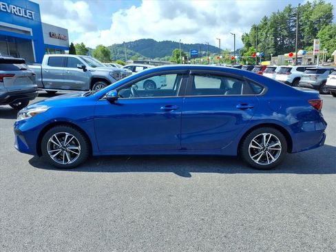 Used 2023 Kia Forte LXS w/ LXS Technology Package FWD image 2