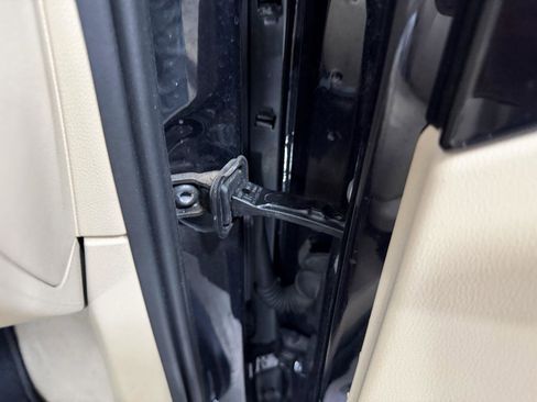 Used 2014 Volkswagen Beetle R-Line image 38