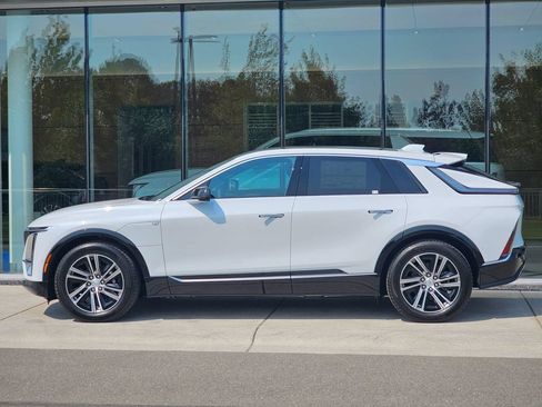 New 2026 Cadillac Lyriq Luxury AWD/4WD image 2