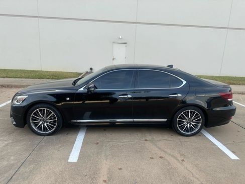 Used 2016 Lexus LS 460 RWD image 2