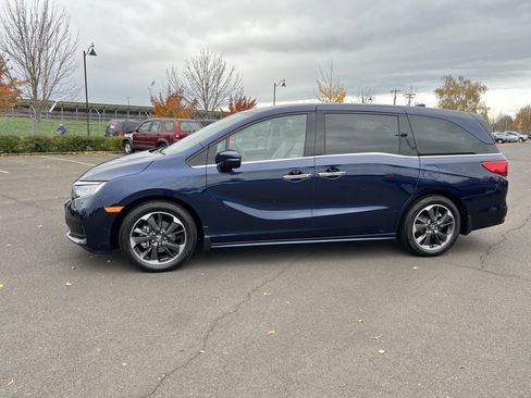 Certified 2023 Honda Odyssey Elite image 2
