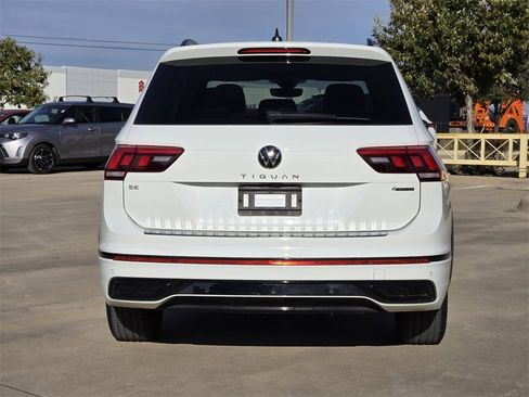 Used 2022 Volkswagen Tiguan SE R-Line image 13