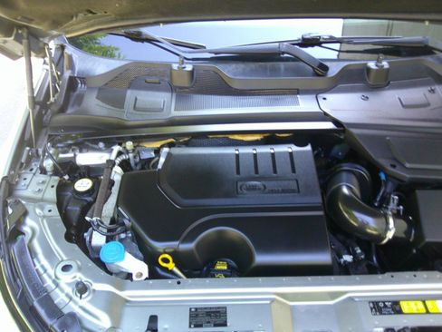 Used 2018 Land Rover Discovery Sport HSE image 14
