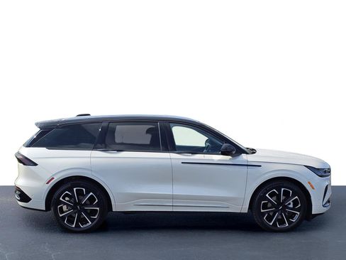 Used 2024 Lincoln Nautilus Reserve w/ Equipment Group 203A AWD/4WD image 7