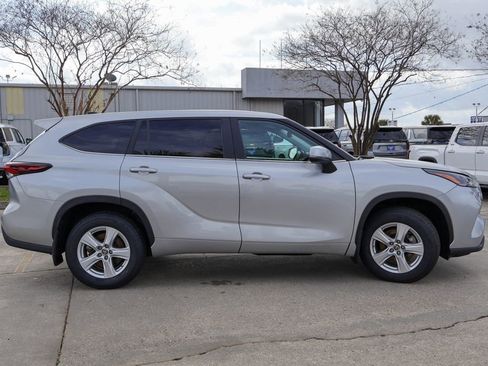 Used 2024 Toyota Highlander LE image 22