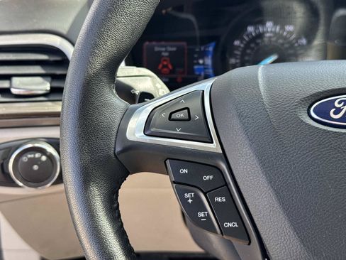 Used 2017 Ford Fusion SE w/ Fusion SE Technology Package FWD image 17