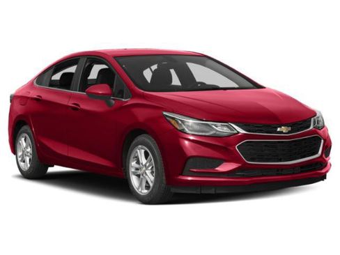 Used 2018 Chevrolet Cruze LT w/ Sun And Sound Package image 9