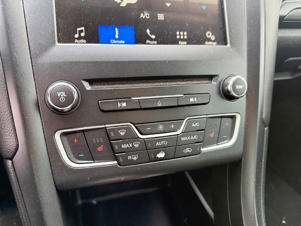 Used 2018 Ford Fusion SE w/ Equipment Group 201A FWD image 27