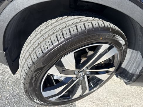 Used 2024 Volvo XC40 B5 Plus w/ Protection Package Premier image 7