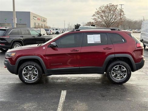 Used 2019 Jeep Cherokee Trailhawk w/ Cold Weather Group image 8