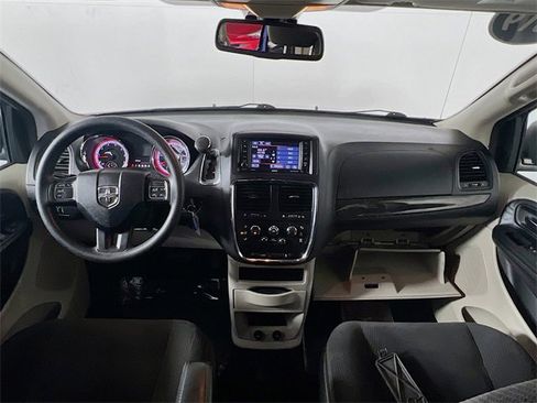 Used 2019 Dodge Grand Caravan SE w/ UConnect Hands-Free Group image 27