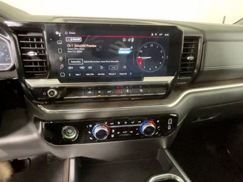 Used 2023 GMC Sierra 1500 SLT w/ SLT Convenience Package AWD/4WD image 31