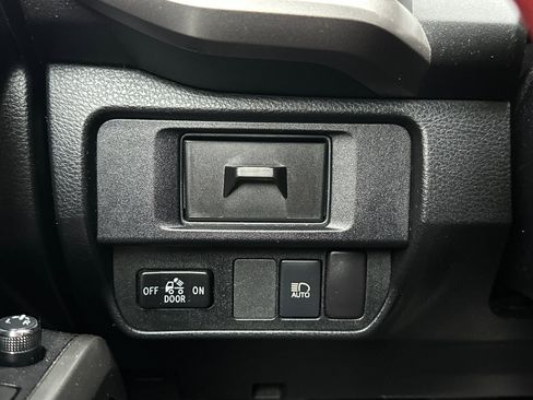 Used 2018 Toyota Tacoma SR5 image 25