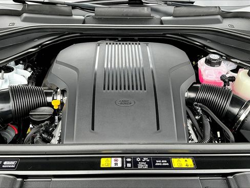 New 2025 Land Rover Range Rover SE image 11