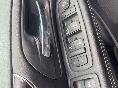 Used 2016 Dodge Grand Caravan SXT image 19