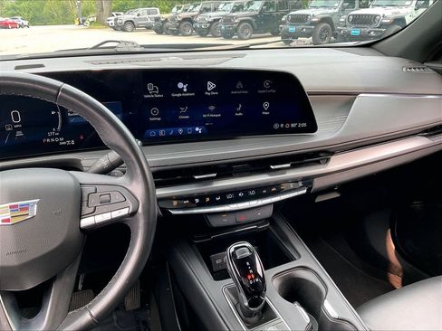 Used 2024 Cadillac XT4 Premium Luxury AWD/4WD image 17